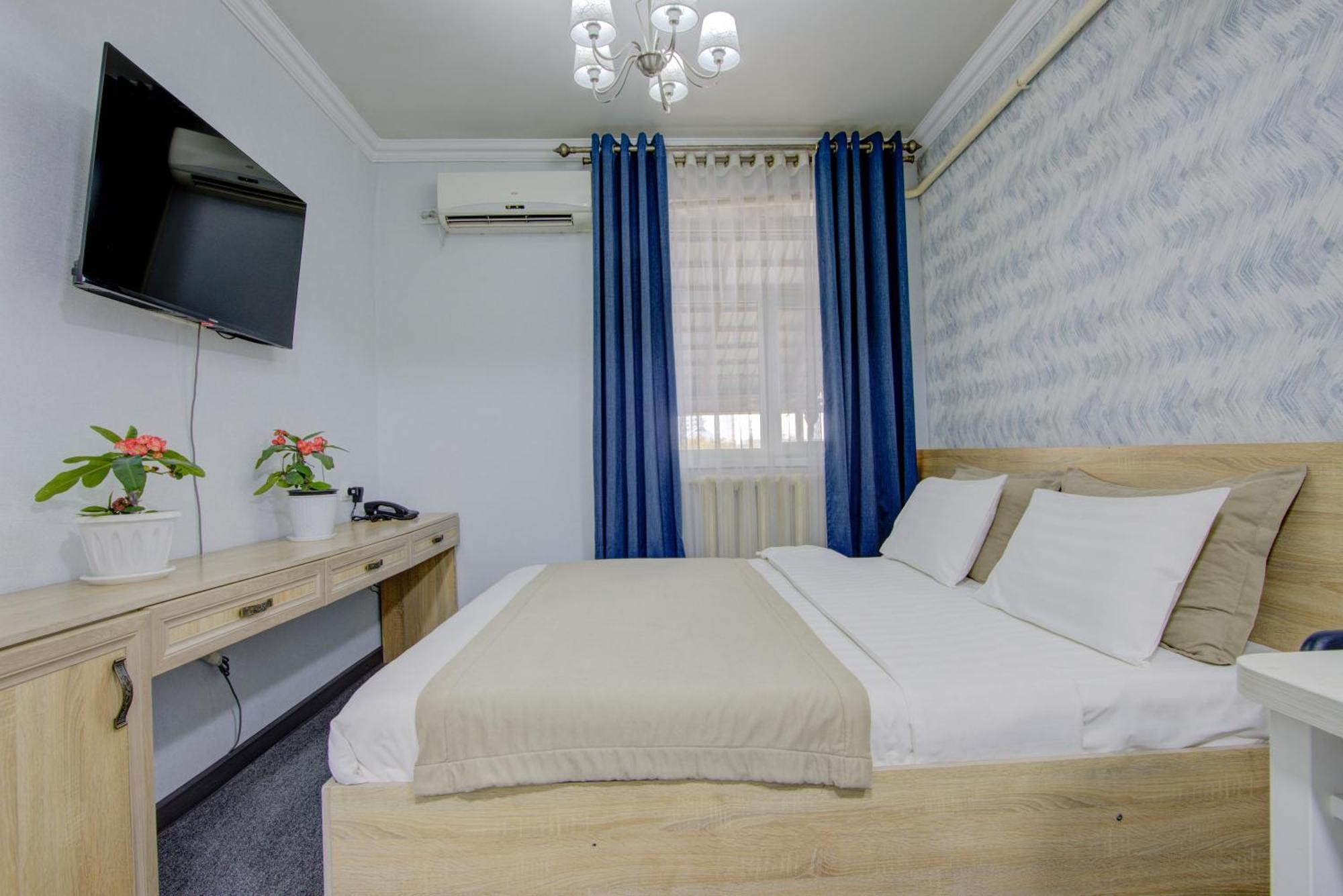 Viva Hotel Бишкек Экстерьер фото