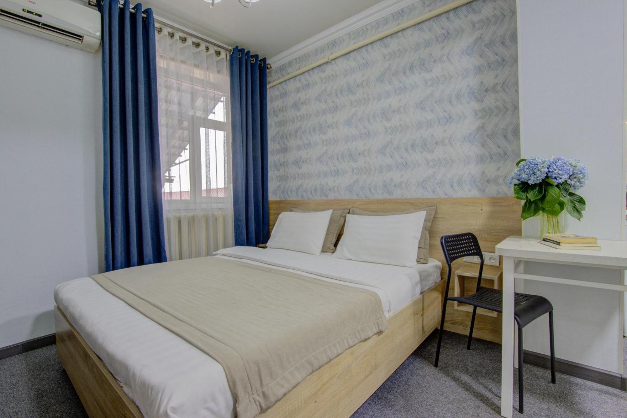 Viva Hotel Бишкек Экстерьер фото