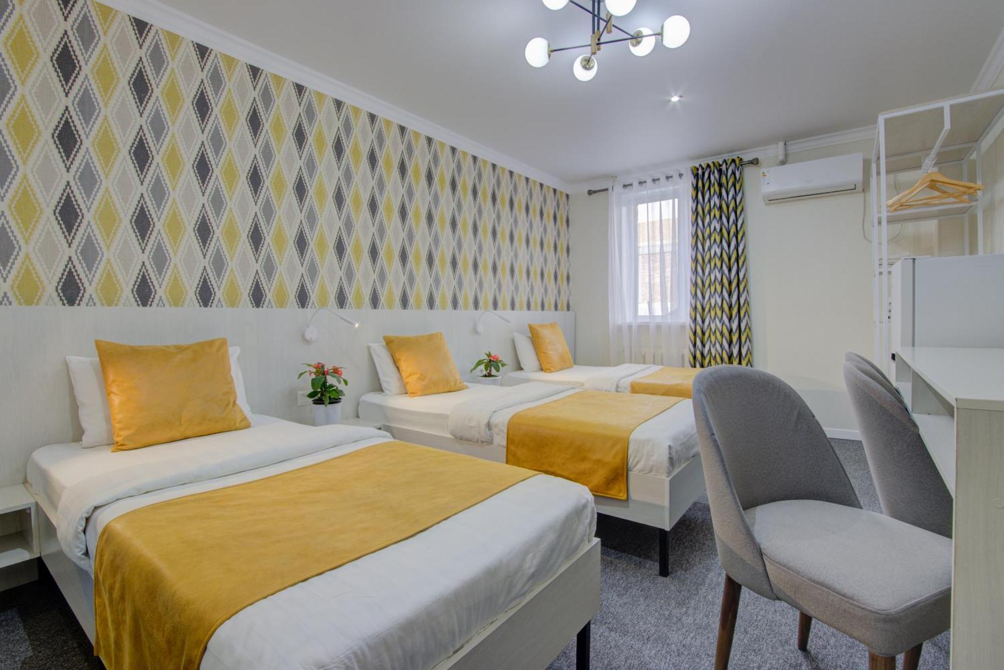 Viva Hotel Бишкек Экстерьер фото